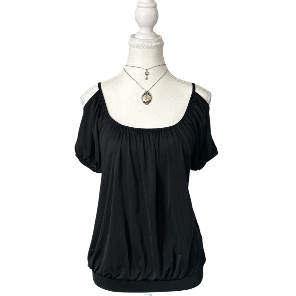 Y2K “Come Como” Black Cold Shoulder Short Sleeve Top